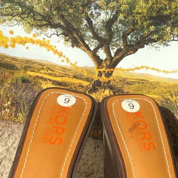 Michael Kors Mocha Wedge - Picture 2 of 5